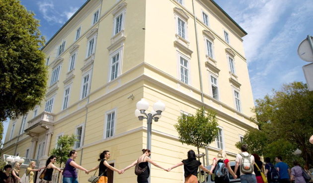 Studentski prosvjed: Zagrlimo rektorat