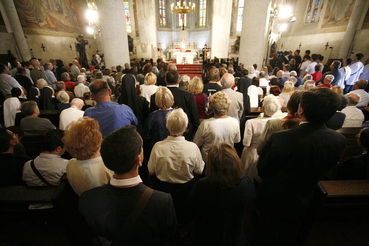 Zagreb, 250611.
Crkva svetog Marka na Gornjem gradu.
Svecana misa povodom Dana drzavnosti na kojoj je prisustvovao hrvatski politicki vrh.
Foto: Damjan Tadic / CROPIX