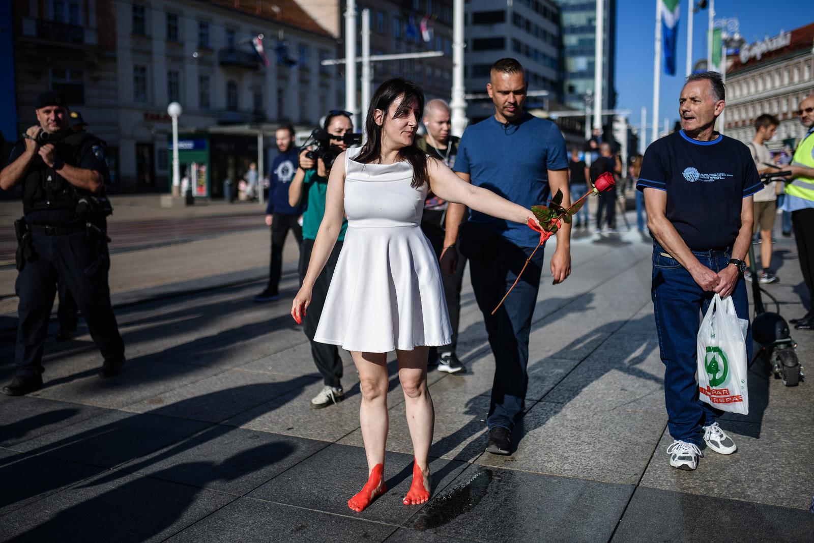 Performans Tiha misa by Arijana Lekić Fridrich