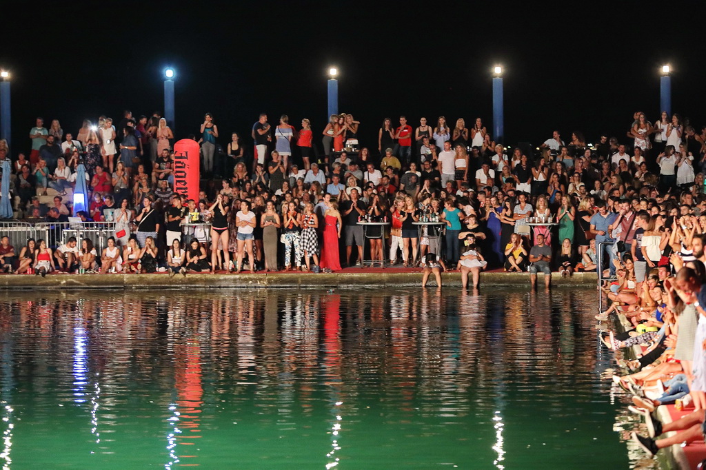 Čudesna Doris Dragović oduševila u Biogradu na Moru Čudesna Doris Dragović oduševila u Biogradu na Moru