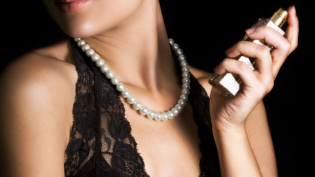 Parfem, Žena, Mirisanje