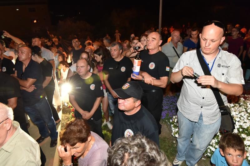 U Dragama otkriven spomenik Miru Barešiću. Photo: Dino Stanin/PIXSELL