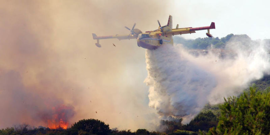 požar – kanader (foto: Marin Gospić) požar – kanader (foto: Marin Gospić)
