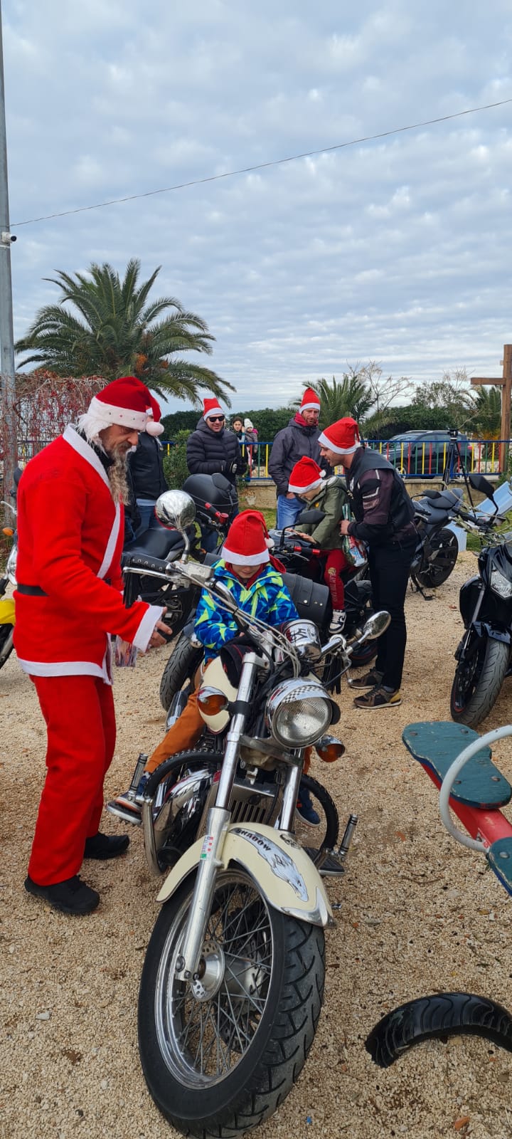 Bibinje: Moto mrazovi razveselili mališane Bibinje: Moto mrazovi razveselili mališane