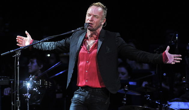 Zagreb, 081110.
Arena Zagreb.
Koncert britanskog glazbenika Stinga u pratnji Kraljevskog filharmonijskog orkestra pod dirigentskom palicom Stevena Mercuria.
Foto: Boris Kovacev / CROPIX