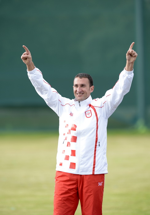 London, 060812.
Hrvatski strijelci Anton Glasnovic i Giovanni Cernogoraz u finalu trapa tijekom Olimpijskih Igara u Londonu.
Na fotografiji: Giovanni Cernogoraz osvojio je zlato.
Foto: Drago Sopta / CROPIX