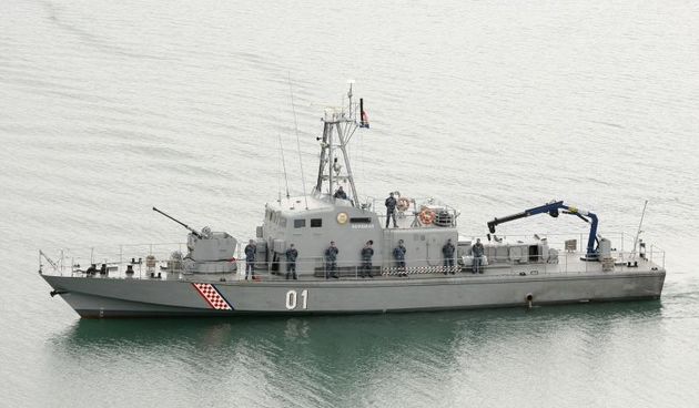 ovigrad – Polaganjem vijenaca na sredisnjem krizu, u Novigradu obiljezena je obljetnica pogibije clanova HRM-a i Druge gardijske brigade za vrijeme akcije Maslenica. Brod Novigrad HRM-a. Photo: Dino Stanin/PIXSELL