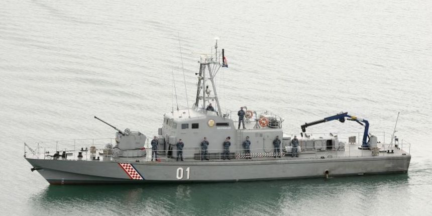 ovigrad – Polaganjem vijenaca na sredisnjem krizu, u Novigradu obiljezena je obljetnica pogibije clanova HRM-a i Druge gardijske brigade za vrijeme akcije Maslenica. Brod Novigrad HRM-a. Photo: Dino Stanin/PIXSELL