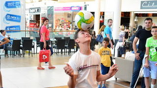 Supernova: Nogometno ludilo i izvlačenje dobitnika automobila Audi A1 Supernova: Nogometno ludilo i izvlačenje dobitnika automobila Audi A1