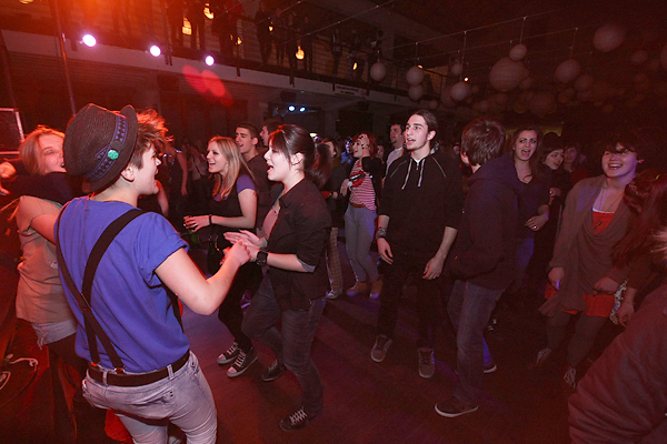 Jinx-i u Arsenalu (foto:Saša Čuka) Jinx-i u Arsenalu (foto:Saša Čuka)