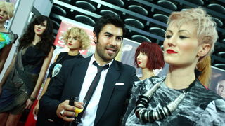 Zagreb, 250911.
U Areni Zagreb 24. i 25.09. odrzava se Beauty i Lifestyle Show, sajam ljepote.
Odrzana je revija frizura Toni and Guy.
Na slici: Richard Mannah, kreativni direktor u Toni and Guy.
Foto: Neja Markicevic / CROPIX Zagreb, 250911.
U Areni Zagreb 24. i 25.09. odrzava se Beauty i Lifestyle Show, sajam ljepote.
Odrzana je revija frizura Toni and Guy.
Na slici: Richard Mannah, kreativni direktor u Toni and Guy.
Foto: Neja Markicevic / CROPIX