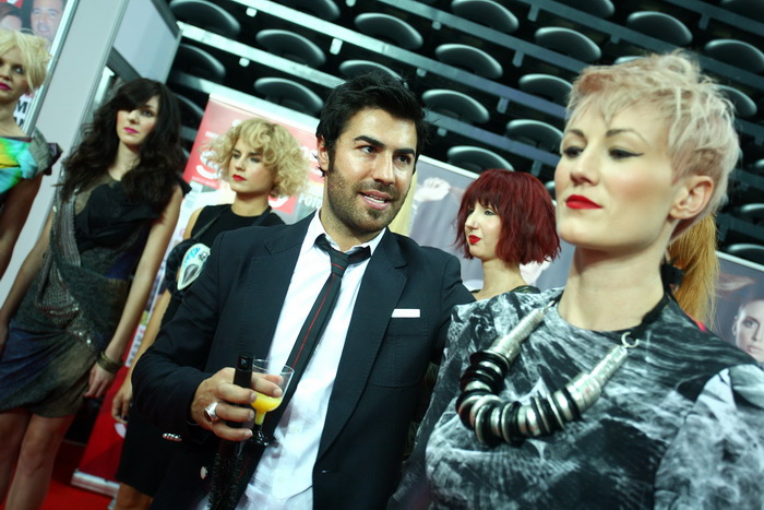 Zagreb, 250911.
U Areni Zagreb 24. i 25.09. odrzava se Beauty i Lifestyle Show, sajam ljepote.
Odrzana je revija frizura Toni and Guy.
Na slici: Richard Mannah, kreativni direktor u Toni and Guy.
Foto: Neja Markicevic / CROPIX Zagreb, 250911.
U Areni Zagreb 24. i 25.09. odrzava se Beauty i Lifestyle Show, sajam ljepote.
Odrzana je revija frizura Toni and Guy.
Na slici: Richard Mannah, kreativni direktor u Toni and Guy.
Foto: Neja Markicevic / CROPIX