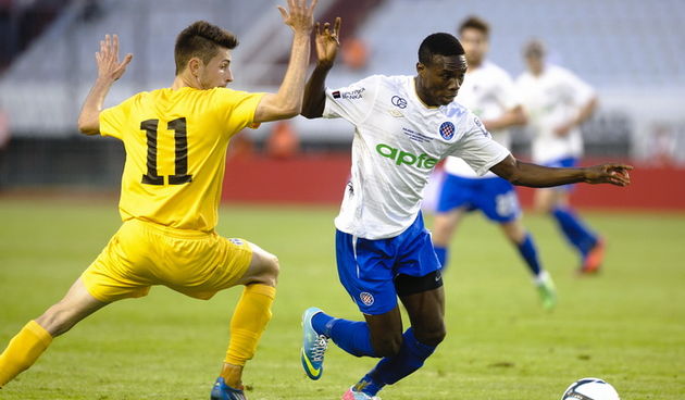 Split, 08.05.2013.
Gradski stadion Poljud.
Prva utakmica finala Hrvatskog nogometnog kupa izmedju Hajduka i Lokomotive.
Na fotografiji: Jean Evrard Kouassi i Karlo Brucic.
Foto: Tom Dubravec / CROPIX