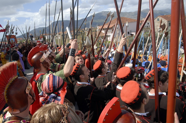 Metkovic, 050410.
Festival zudija, cuvara Kristova groba, u zupi sv. Nikole u Metkovicu.
Jubilarni deseti po redu vodicki festival Zudija Metkovic 2010, ove je godine odrzan u zupi Svetog Nikole na desnoj strani grada Metkovica uz sudjelovanje 24 skupine Metkovic, 050410.
Festival zudija, cuvara Kristova groba, u zupi sv. Nikole u Metkovicu.
Jubilarni deseti po redu vodicki festival Zudija Metkovic 2010, ove je godine odrzan u zupi Svetog Nikole na desnoj strani grada Metkovica uz sudjelovanje 24 skupine