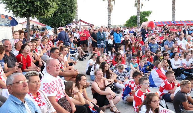 Virski navijači podržali Vatrene