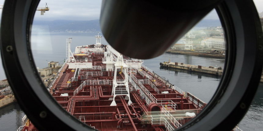 Rijeka, 251011.
U rijeckom brodogradilistu 3. maj danas je Tankerska plovidba Zadar preuzela tanker Vinjerac porinut krajem svibnja. Rijec je o drugom istovjetnom tankeru izgradjenom u 3. maju za zadarskog narucitelja. Sluzi za prijevoz nafte, naftnih pre