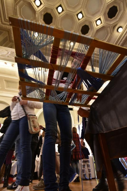 U Domu branitelja poceo 14. HAND MADE FEST – Festival rucnih izrada, mastovitosti i dizajna. I ove se godine u svih 5 dvorana Doma branitelja, 200-ak izlagaca, od kojih i 20% muskaraca, tri dana promice i promovira jedinstvene vrijednosti rucnih izrada, p U Domu branitelja poceo 14. HAND MADE FEST – Festival rucnih izrada, mastovitosti i dizajna. I ove se godine u svih 5 dvorana Doma branitelja, 200-ak izlagaca, od kojih i 20% muskaraca, tri dana promice i promovira jedinstvene vrijednosti rucnih izrada, p