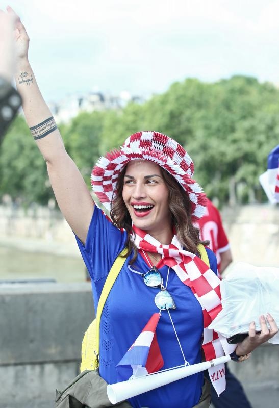 Euro 2016: Hrvatski navijači napravili fenomenalnu atmosferu u Parizu. Photo: Sanjin Strukić/PIXSELL Euro 2016: Hrvatski navijači napravili fenomenalnu atmosferu u Parizu. Photo: Sanjin Strukić/PIXSELL