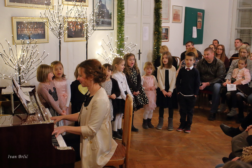 Božićni koncert male škole glazbe “Arete” Božićni koncert male škole glazbe “Arete”