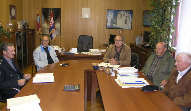 Sastanak povjerenstva za štete od čagljeva (Foto: J. Portada))