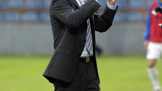 Varazdin, 080510.
Na gradskom stadionu u Varazdinu igra se 29. kolo prve HNL izmedju Varteksa i Zadra. Varteks je pobjedio 1:0 pogotkom Matije Smrekara.
Na slici: trener Varteksa Samir Toplak.
Foto: Zeljko Hajdinjak / CROPIX