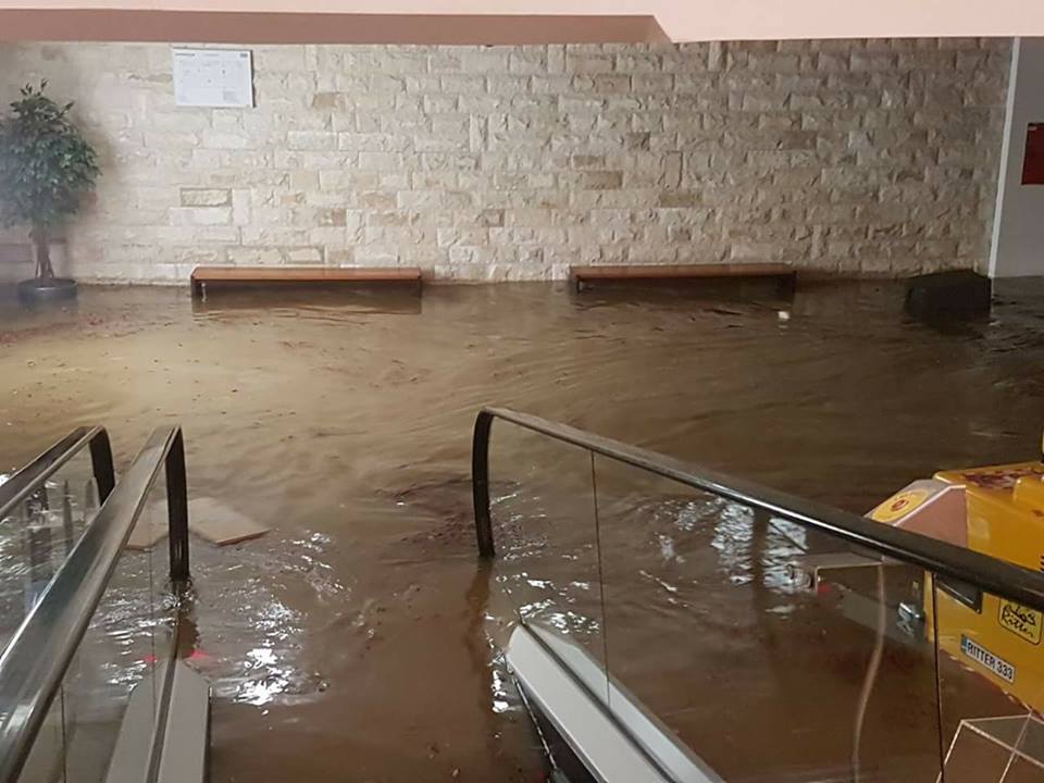 Kiša u Zadru, garaža, Supernova