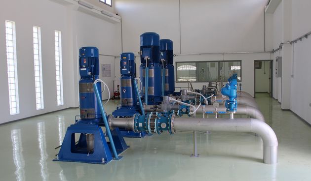 Voda iz cjevovoda zapadnog magistralnog vodoopskrbnog pravca potekla je danas na Viru u neposrednoj blizini crpne stanice kod Virskog mosta