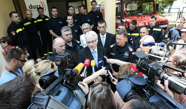 Josipović u Divuljama (Foto: Vladimir Dugandzic / CROPIX  )