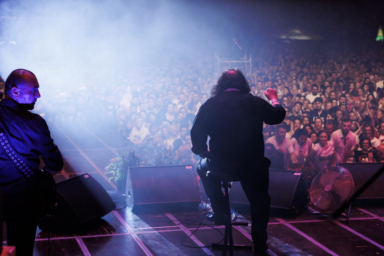 Mišo Kovač i prijatelji na Starom placu u Splitu Mišo Kovač i prijatelji na Starom placu u Splitu