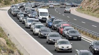 Zbog orkanske bure promet autocestom A1 odvija se otežano. Photo: Dino Stanin/PIXSELL