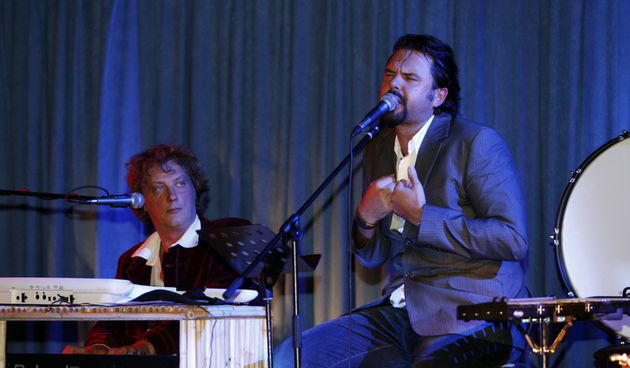 Zadar, 151011.
U clubu Arsenal odrzan je koncert Benda Madre Badesa i pjevackog dueta Huljica i Petar Graso. Nedavno su izdali album Ka na hasisu na kome je producent i aranzer Goran Bregovic.
Foto: Jure Miskovic / CROPIX