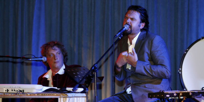 Zadar, 151011.
U clubu Arsenal odrzan je koncert Benda Madre Badesa i pjevackog dueta Huljica i Petar Graso. Nedavno su izdali album Ka na hasisu na kome je producent i aranzer Goran Bregovic.
Foto: Jure Miskovic / CROPIX