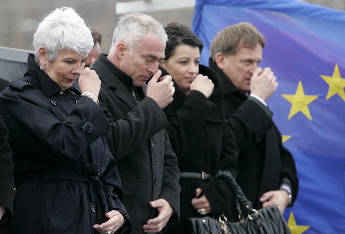 Knin, 150311.
Premijerka Jadranka Kosor otvorila je radove na prosirenju pogona tvornice Div u Kninu.
Jadranka Kosor, Gordan Pauk, Josipa Rimac i Bozidar Kalmeta
Foto : Jakov Prkic / Cropix Knin, 150311.
Premijerka Jadranka Kosor otvorila je radove na prosirenju pogona tvornice Div u Kninu.
Jadranka Kosor, Gordan Pauk, Josipa Rimac i Bozidar Kalmeta
Foto : Jakov Prkic / Cropix
