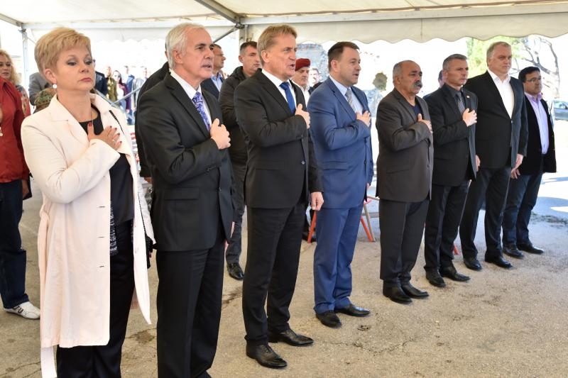 Zadar danas obiljezava 25. obljetnicu obrane Grada. 6. listopada 1991. otporom hrvatskih branitelja sprijecen je prodor srpskih snaga u grad. Kod spomen obiljezja na Dracevcu odrzan je svecani skup. Photo: Dino Stanin/PIXSELL