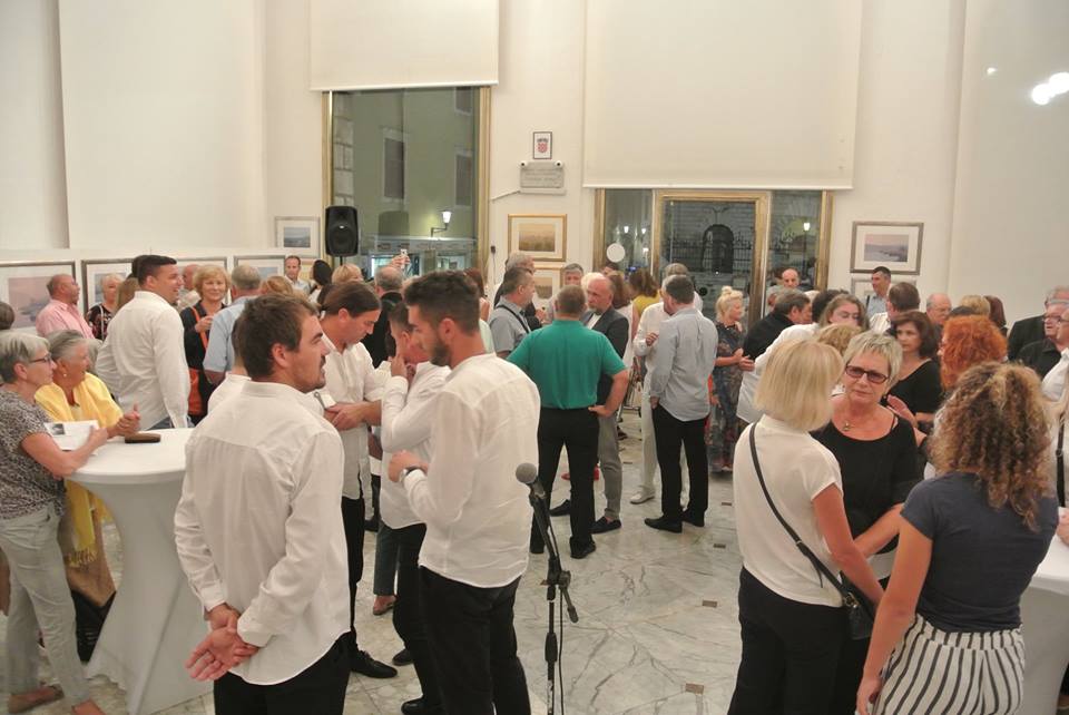 U Gradskoj loži otvorena izložba slika i skulptura Izvora Oreba U Gradskoj loži otvorena izložba slika i skulptura Izvora Oreba