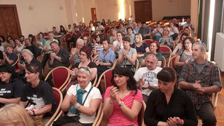 Julianne Eden Bušić predstavila novu knjigu “Živa glava”, Foto: Lucija Juravić Julianne Eden Bušić predstavila novu knjigu “Živa glava”, Foto: Lucija Juravić
