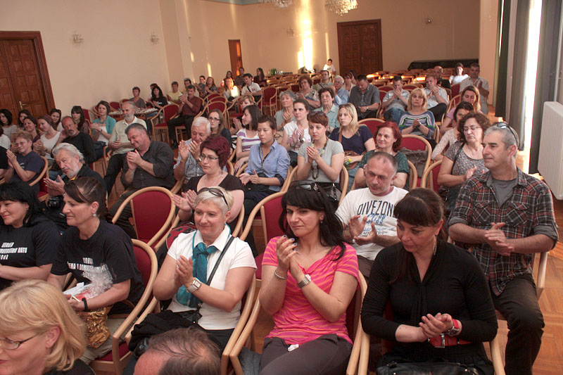 Julianne Eden Bušić predstavila novu knjigu “Živa glava”, Foto: Lucija Juravić Julianne Eden Bušić predstavila novu knjigu “Živa glava”, Foto: Lucija Juravić