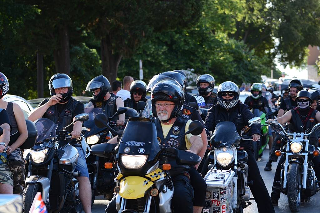 Defile bajkera ulicama Zadra u povodu 10. rođendana Moto kluba Beštije. Foto: Jadra NeveraZD Defile bajkera ulicama Zadra u povodu 10. rođendana Moto kluba Beštije. Foto: Jadra NeveraZD