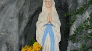 Zadar – U Osnovnoj skoli Sime Budinica, ravnatelj Ivan Cular postavio je lik gospe u stijeni. Photo: Dino Stanin/PIXSELL