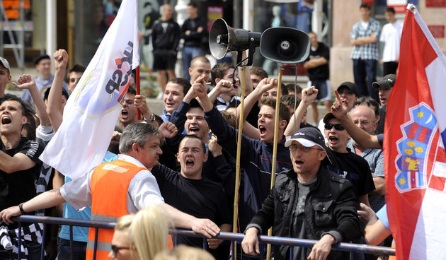 Na Trgu bana Jelacica odrzana je anti gay parada u organizaciji Hcsp-a. Foto: Drago Sopta / CROPIX