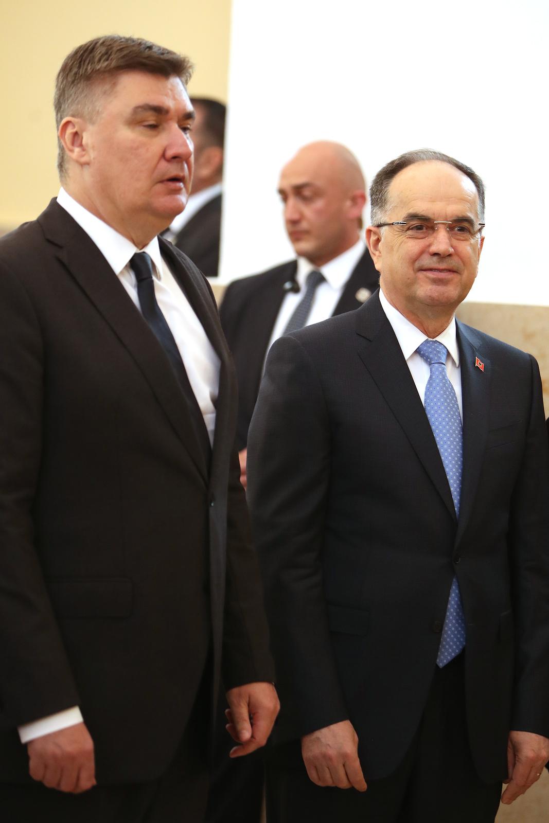 Predsjednik Zoran Milanović i albanski predsjednik Bajram Begaj posjetili crkvu Gospe Loretske u Arbanasima Predsjednik Zoran Milanović i albanski predsjednik Bajram Begaj posjetili crkvu Gospe Loretske u Arbanasima