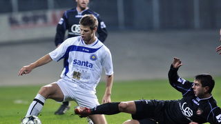 Zagreb, 221010.
Stadion u Kranjcevicevoj.
Utakmica 12. kola 1. T-com HNL: NK Hrvatski Dragovoljac i NK Zadar.
Na slici: Jure Jerbic (Zadar) i Goran Medjumurac (Dragovoljac).
Foto: Boris Kovacev / CROPIX Zagreb, 221010.
Stadion u Kranjcevicevoj.
Utakmica 12. kola 1. T-com HNL: NK Hrvatski Dragovoljac i NK Zadar.
Na slici: Jure Jerbic (Zadar) i Goran Medjumurac (Dragovoljac).
Foto: Boris Kovacev / CROPIX