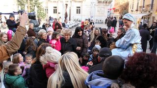 Sveta Luce oduševila mališane u gradu