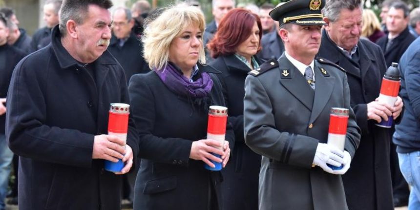 Svecanim postrojavanjem i mimohodom kroz grad postrojbi sudionica obiljezena je 22. obljetnica vojno-redarstvene akcije Maslenica. Photo: Dino Stanin/PIXSELL Svecanim postrojavanjem i mimohodom kroz grad postrojbi sudionica obiljezena je 22. obljetnica vojno-redarstvene akcije Maslenica. Photo: Dino Stanin/PIXSELL