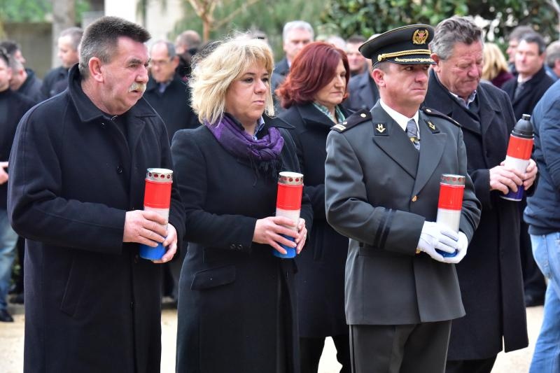 Svecanim postrojavanjem i mimohodom kroz grad postrojbi sudionica obiljezena je 22. obljetnica vojno-redarstvene akcije Maslenica. Photo: Dino Stanin/PIXSELL Svecanim postrojavanjem i mimohodom kroz grad postrojbi sudionica obiljezena je 22. obljetnica vojno-redarstvene akcije Maslenica. Photo: Dino Stanin/PIXSELL