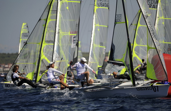 Zadar, 310809.
Europsko prvenstvo u jedrenju za klasu 49er 2009.
Danas je prvi dan regularnog natjecanja za jedrilicare u klasi 49er koje se odrzava od 29og kolovoza do 5og rujna u organizaciji JK Uskok.
Na slici: najatraktivnija je “bova od orce”. Hrvats Zadar, 310809.
Europsko prvenstvo u jedrenju za klasu 49er 2009.
Danas je prvi dan regularnog natjecanja za jedrilicare u klasi 49er koje se odrzava od 29og kolovoza do 5og rujna u organizaciji JK Uskok.
Na slici: najatraktivnija je “bova od orce”. Hrvats