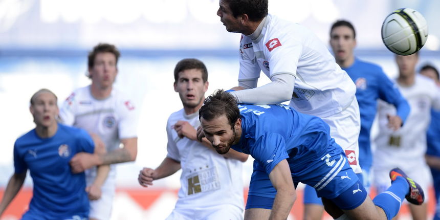 Zagreb, 301012.Maksimirski stadion.Hrvatski kup osmina finala izmedju Gnk Dinamo i Zadra.Na fotografiji: u sredini u skoku Ante Puljic igrac Dinama.Foto: Drago Sopta / CROPIX Zagreb, 301012.Maksimirski stadion.Hrvatski kup osmina finala izmedju Gnk Dinamo i Zadra.Na fotografiji: u sredini u skoku Ante Puljic igrac Dinama.Foto: Drago Sopta / CROPIX