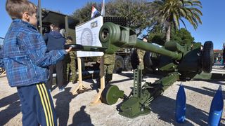 Otvorena izložba vojne opreme, oružja i vozila na zadarskoj rivi