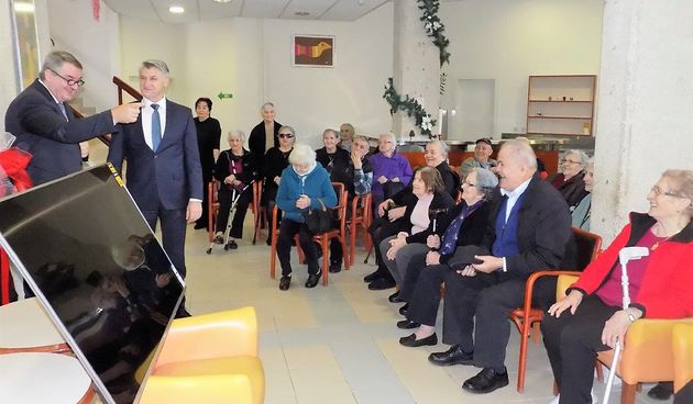 Župan Božidar Longin sa suradnicima posjetio je Dom za stare i nemoćne u Zadru