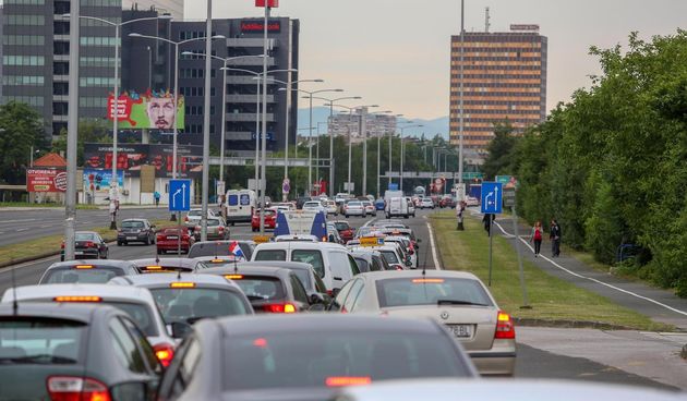 FOTO: Hrvati blokirali promet zbog nenormalnih cijena goriva: U Zagrebu nastao potpuni kaos